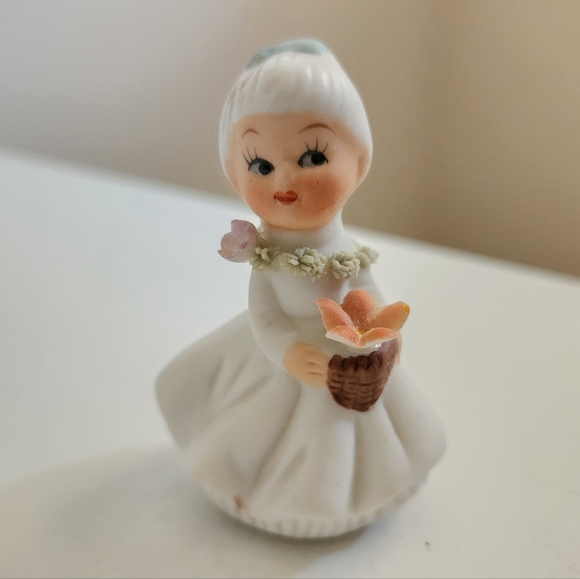 Three ceramic little lady miniature figurines - Picture 5 of 8